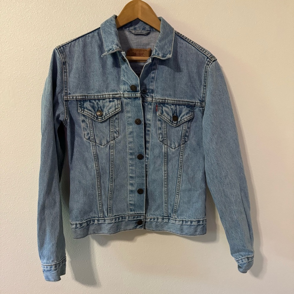 Vintage 90s Levi's Classic Light Wash Denim Trucker Jacket-Medium